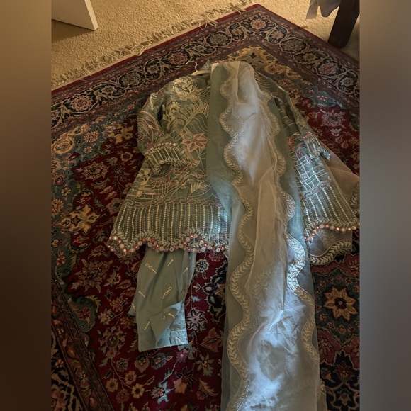 Suffuse outfit size small - Picture 5 of 5